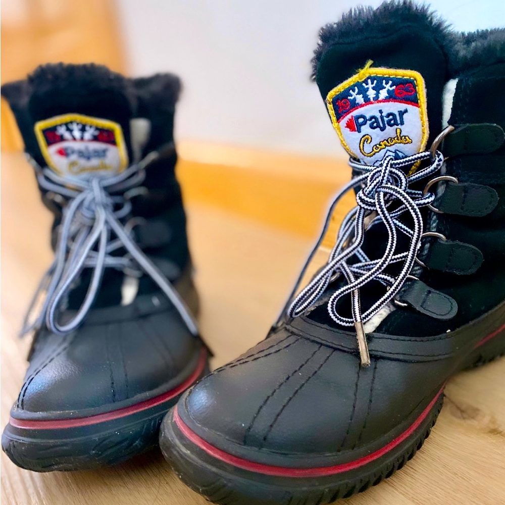 Snow boots by Pajar Canada